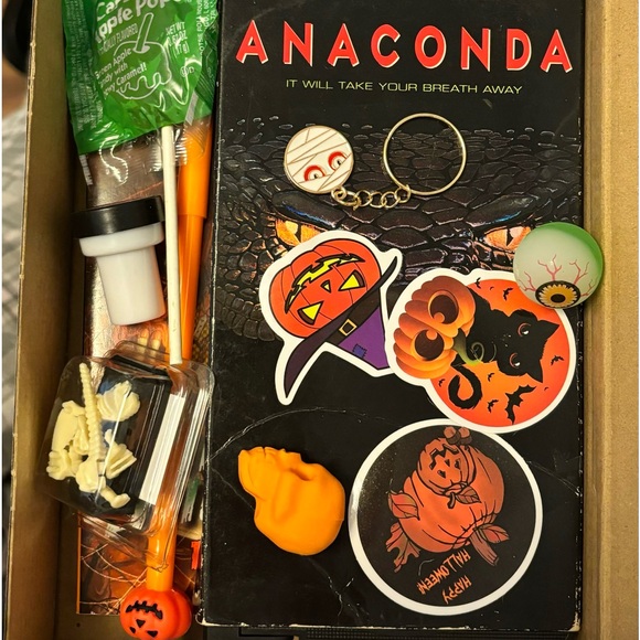 80s/90s Halloween Mystery Box - Picture 5 of 6